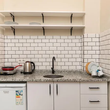 Nora Aparts Κωνσταντινούπολη