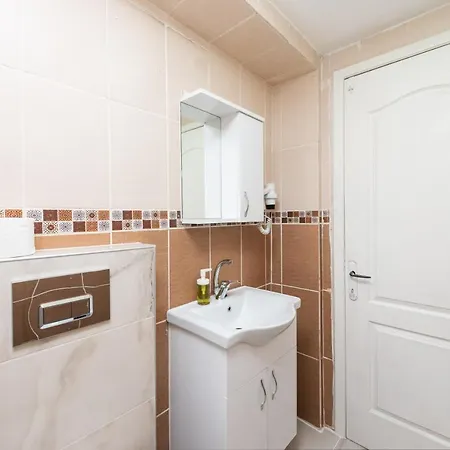 Nora Aparts Κωνσταντινούπολη