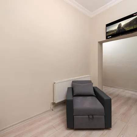 Ξενοδοχείο με διαμερίσματα Nora Aparts 3*