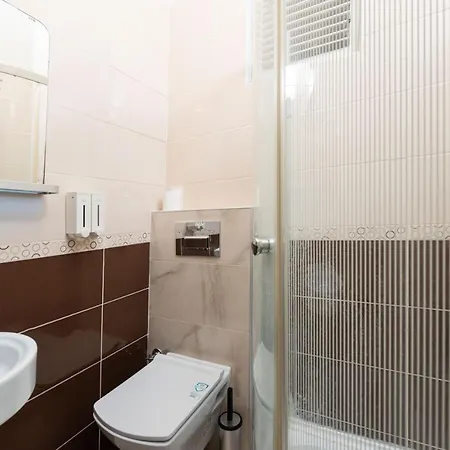 Nora Aparts Κωνσταντινούπολη